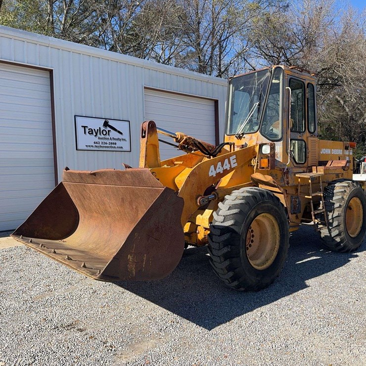 JOHN DEERE 444