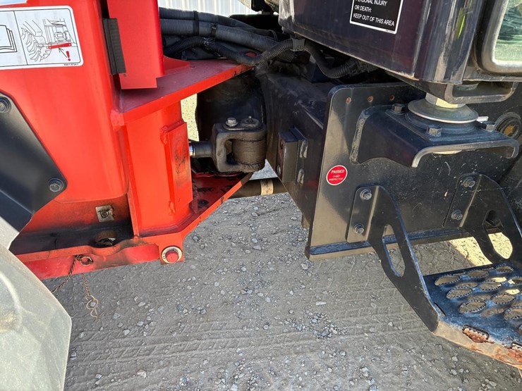 2022-kubota-r640-image-15