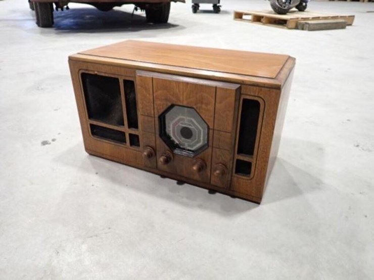 vintage-stromberg-carlson-triple-range-radio-image-1