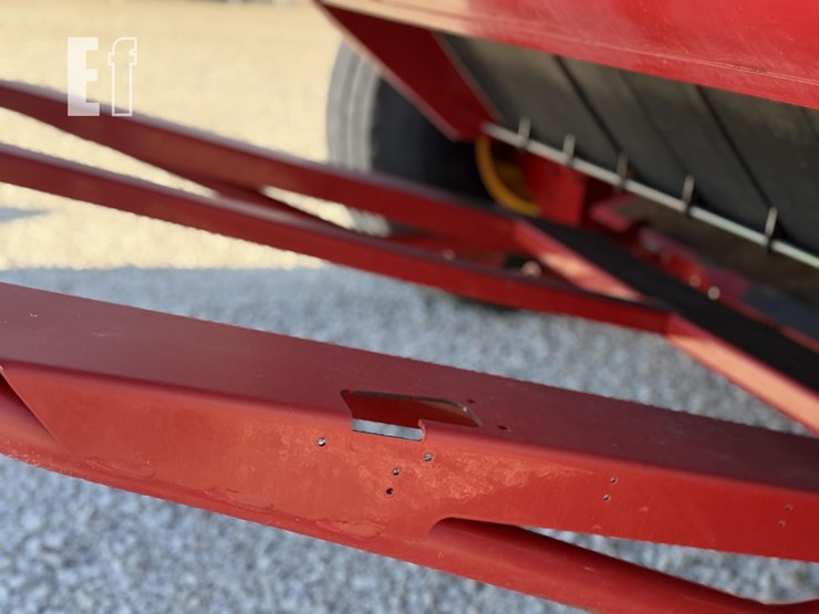 new-holland-roll-belt-560-image-33