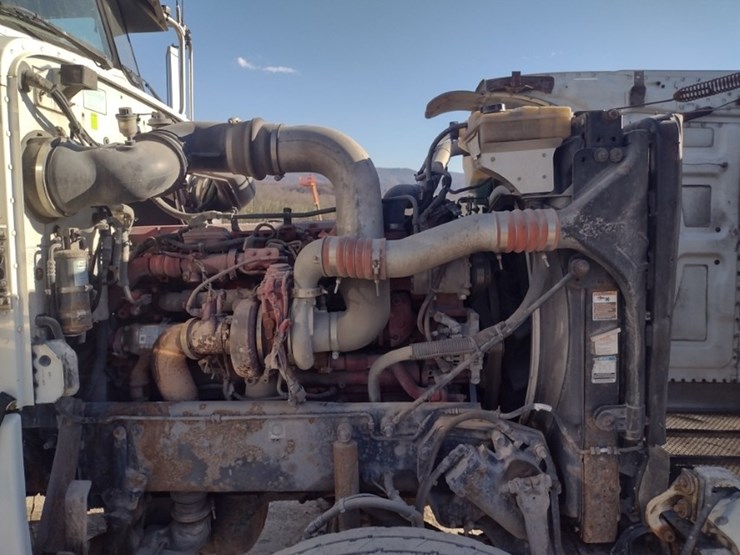 peterbilt-388-image-25