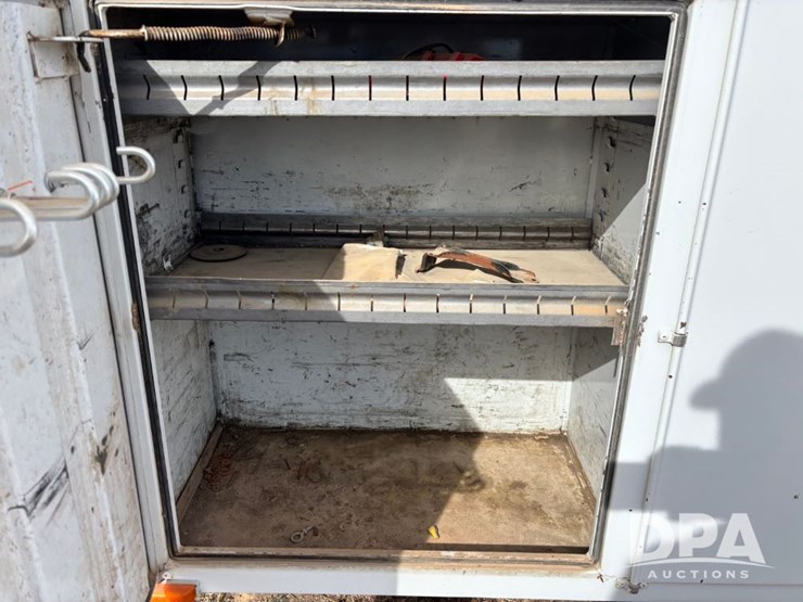 2011-ford-f550-image-26