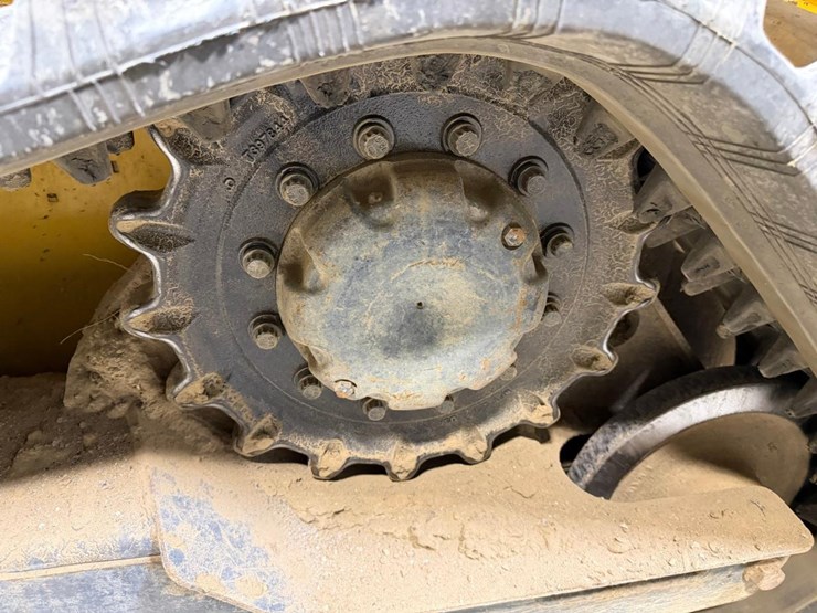 2021-deere-317g-image-14