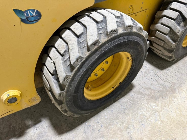 2015-gehl-v270-image-15