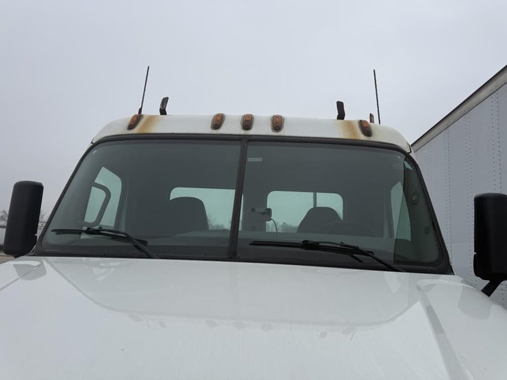 #1175-•-2016-freightliner-cascadia-day-cab-truck-tractor-image-16