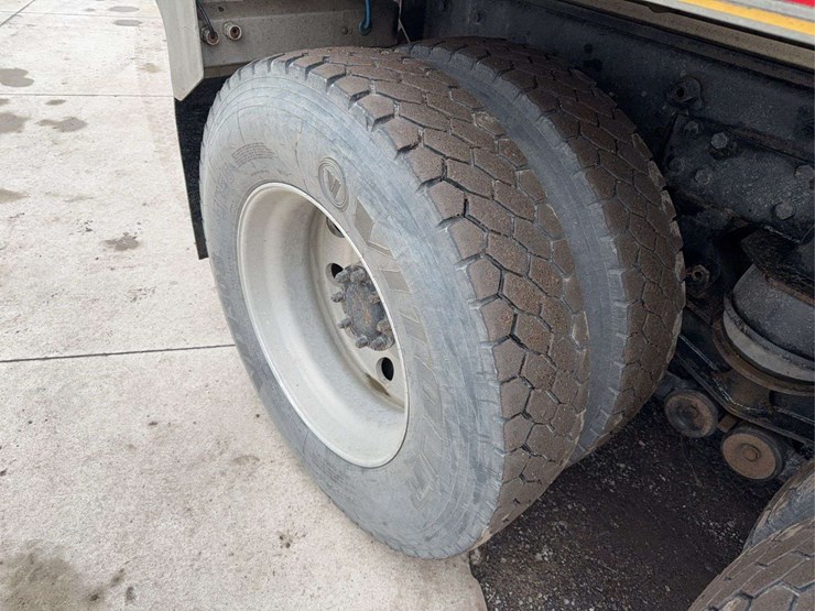 2010-kenworth-t800-image-28