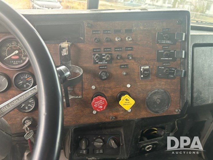 1999-peterbilt-379-image-48