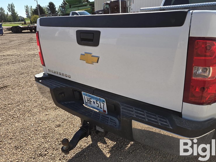 2011-chevrolet-silverado-2500-image-18