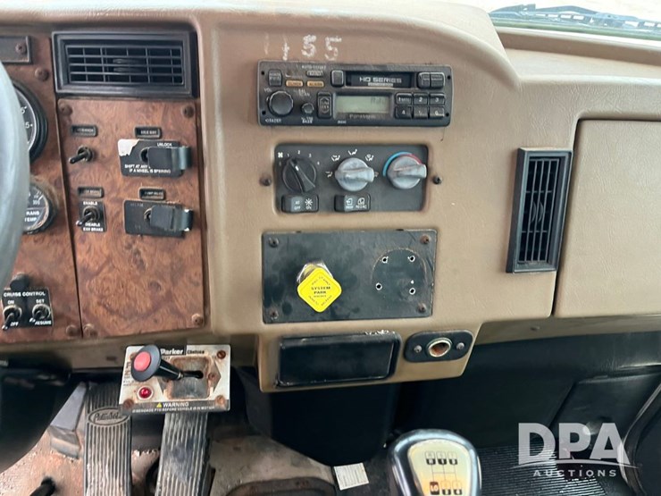 2001-peterbilt-330-image-54