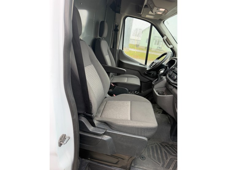 2022-ford-transit-image-14