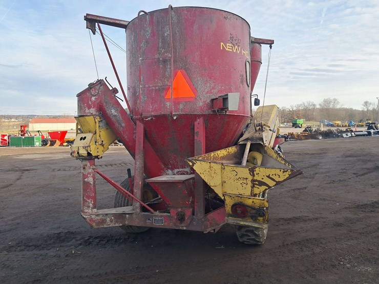 new-holland-355-image-3