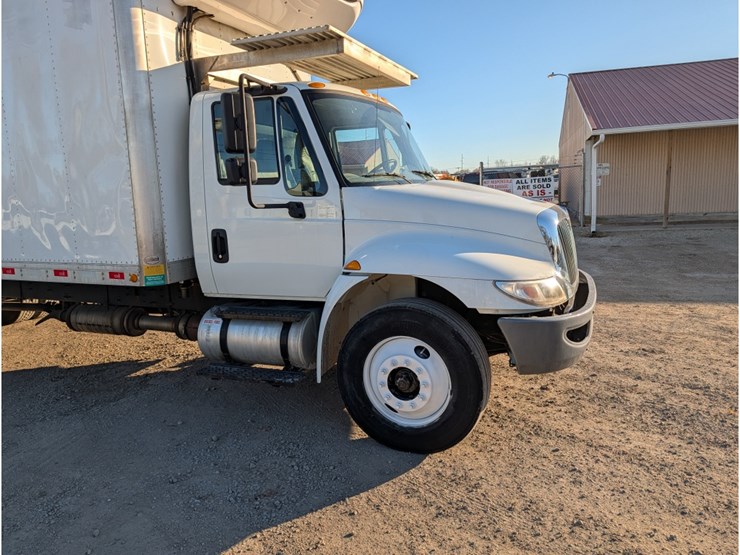 2016-international-durastar-4300-image-4