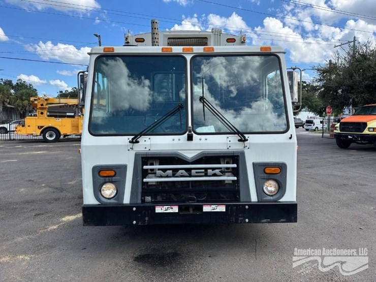 2015-mack-leu613-image-7