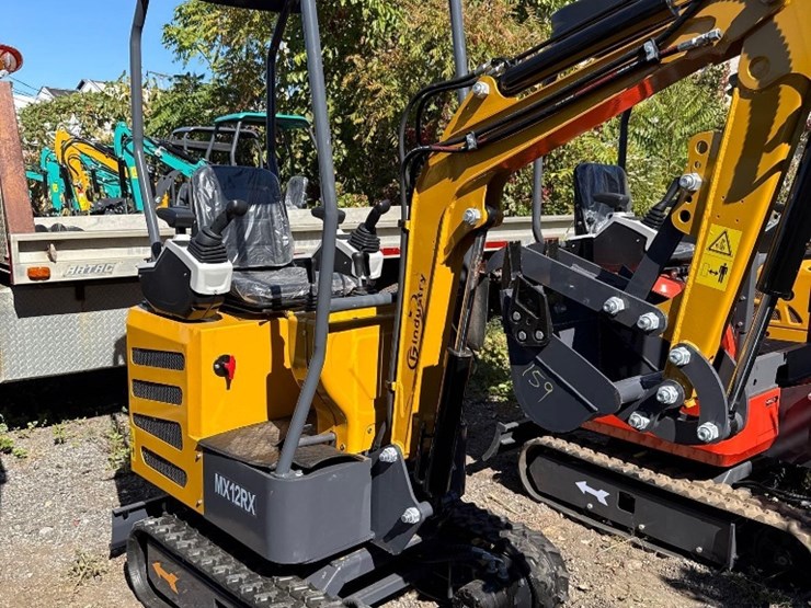 new-cfg-industrial-co-mini-excavator-model-mx12rx-image-2