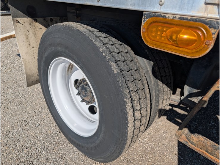 freightliner-m2-106-image-6