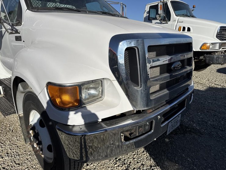 ford-f750-image-10