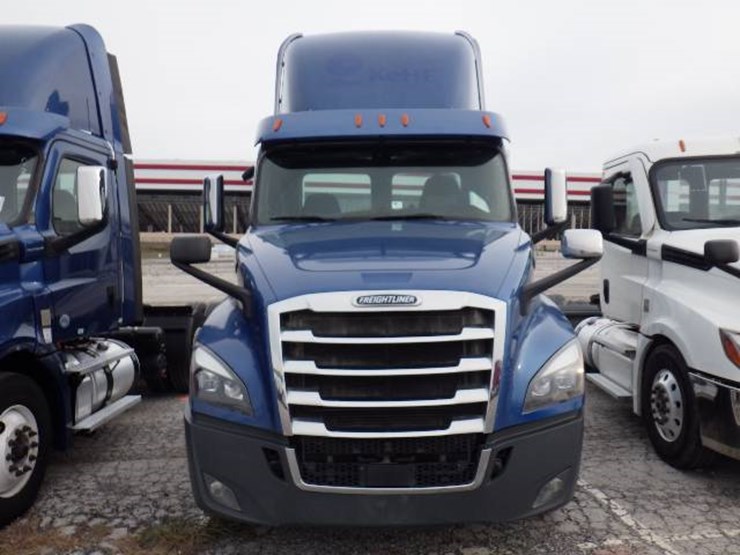 2020-freightliner-cascadia-126-image-3