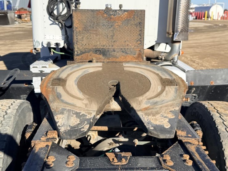 2007-freightliner-columbia-120-image-34