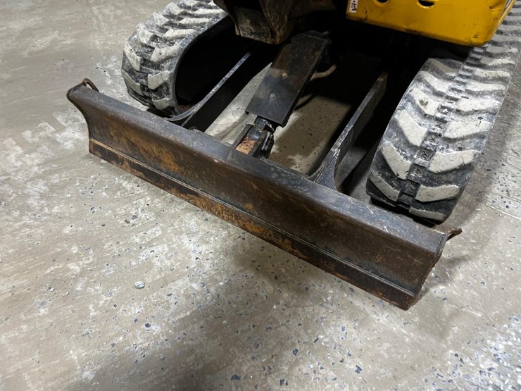 2019-deere-26g-image-12