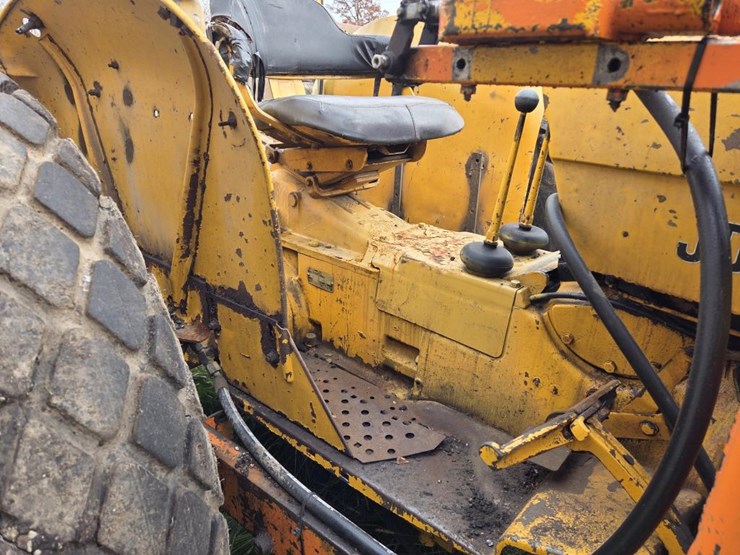 john-deere-300-image-27