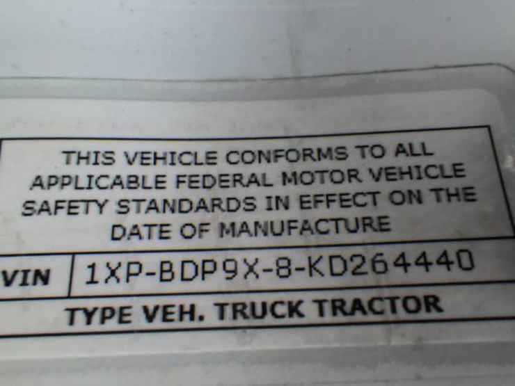 2019-peterbilt-579-image-18