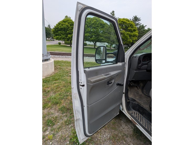 2006-ford-e350-image-10