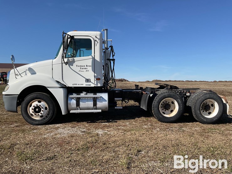 2004-freightliner-columbia-120-image-8
