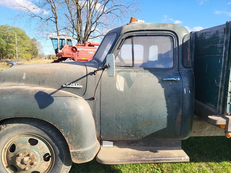 1953-gmc-354-24-round-top-cab-single-axle-grain-truck--needs-axle-shaft-image-13