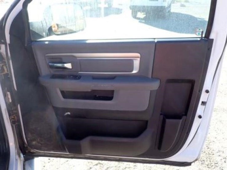 ram-1500-slt-image-30