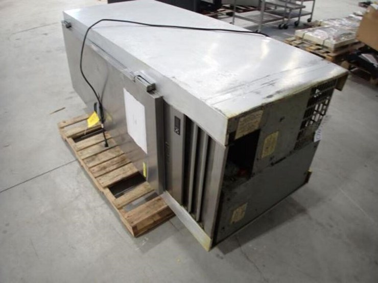 traulsen-industrial-6.5-in.-x-32-in.-x-30-in.-image-1