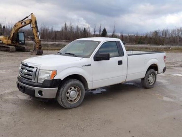 2014-ford-f150-xl-image-1