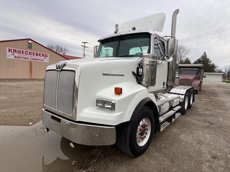 2015-western-star-4900sa-image-2