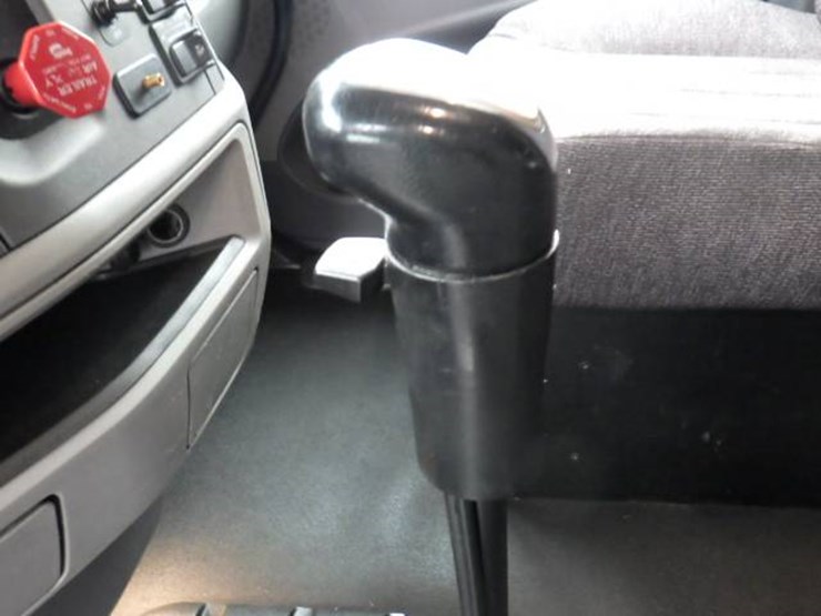 peterbilt-579-image-22