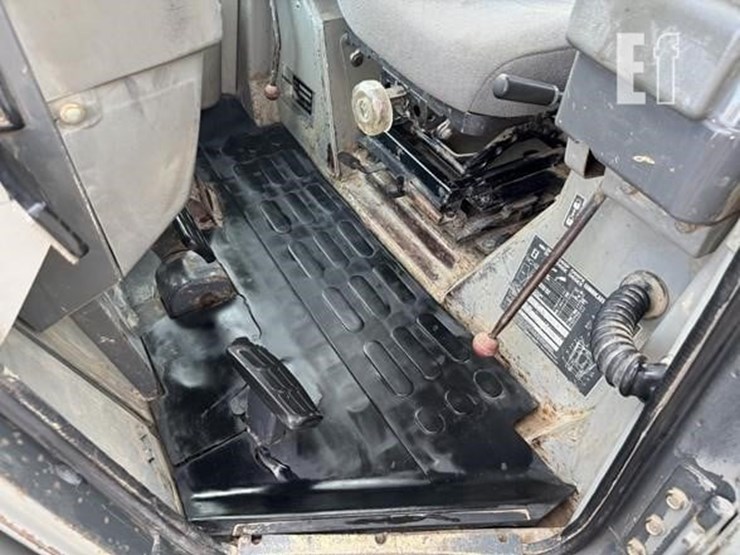 komatsu-d65ex-12-image-15