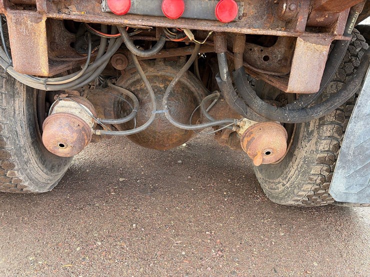 international-7400-image-25