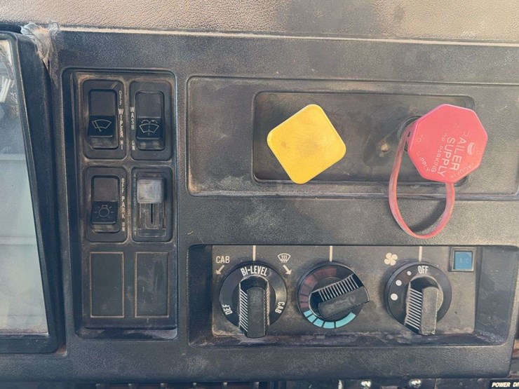 1993-international-4900-image-31