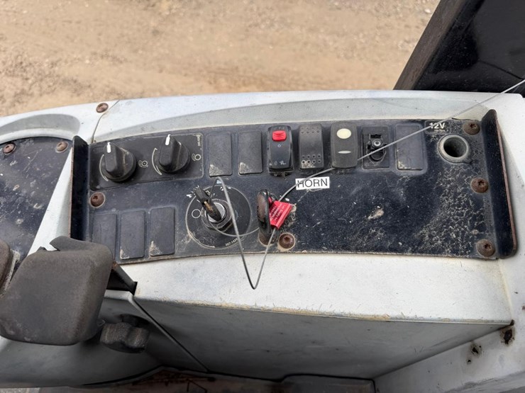 2015-caterpillar-908h2-image-29