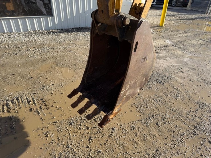 caterpillar-420d-image-19