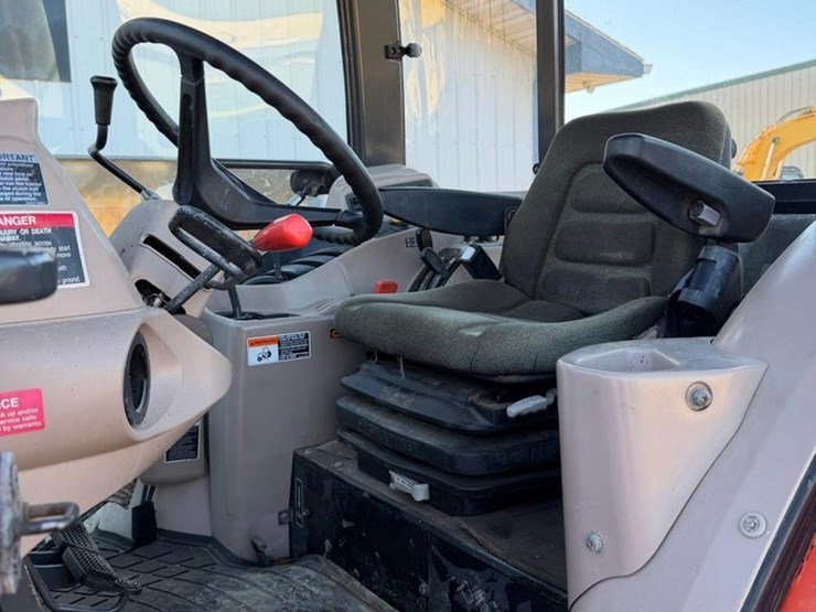 2016-kubota-m8560-image-23