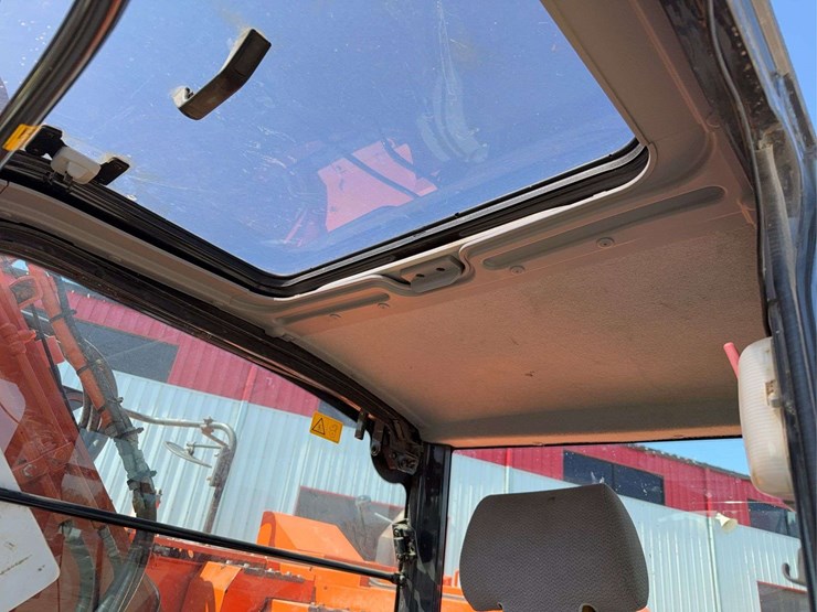 hitachi-225-excavator-image-56