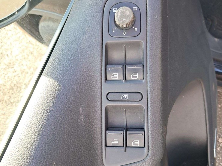 2010-volkswagen-tiguan-image-7