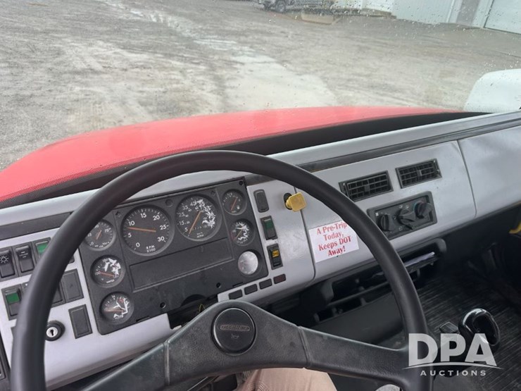 freightliner-fl80-image-9