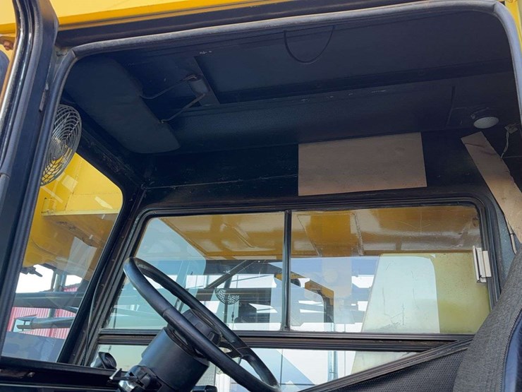 1993-grove-tms700b-image-54