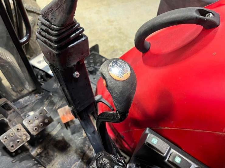 massey-ferguson-4708-image-35