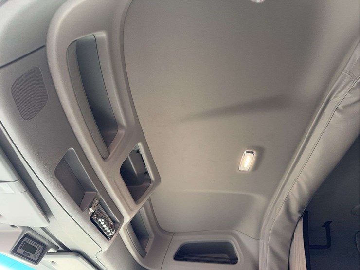 2019-peterbilt-579-image-61