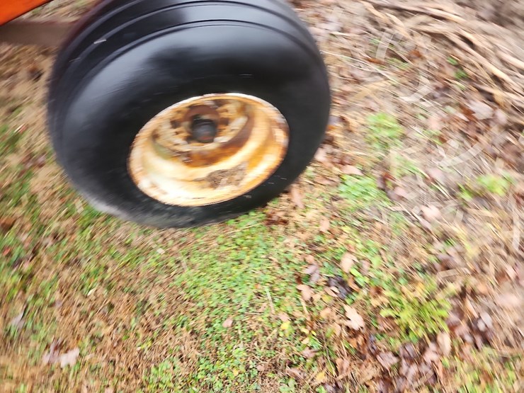 unverferth-gravity-wagon-w/gear-image-3