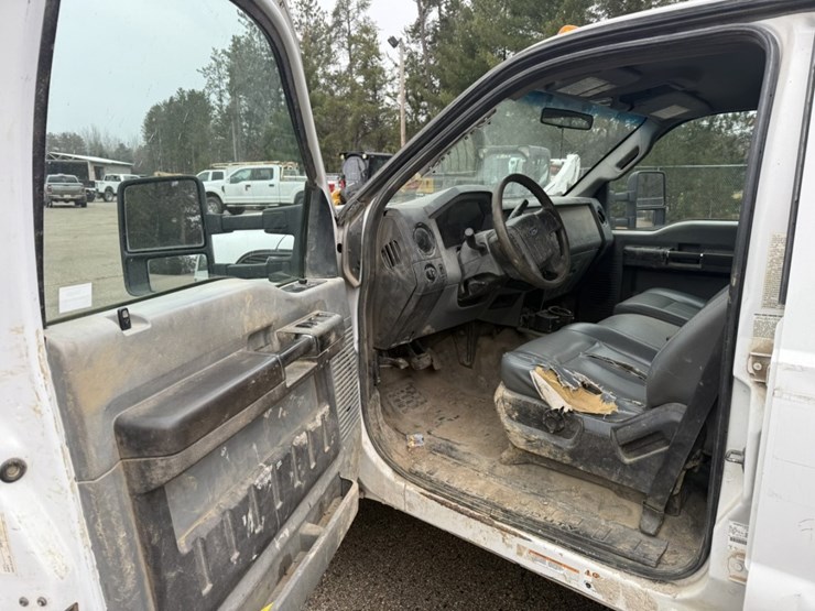 2011-ford-f550-image-30