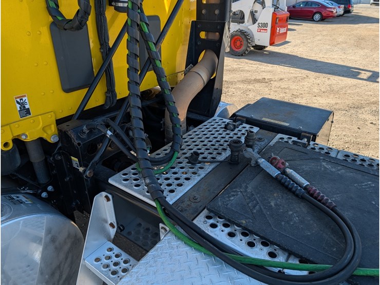 2020-kenworth-t680-image-15