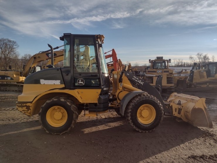 deere-324k-image-3
