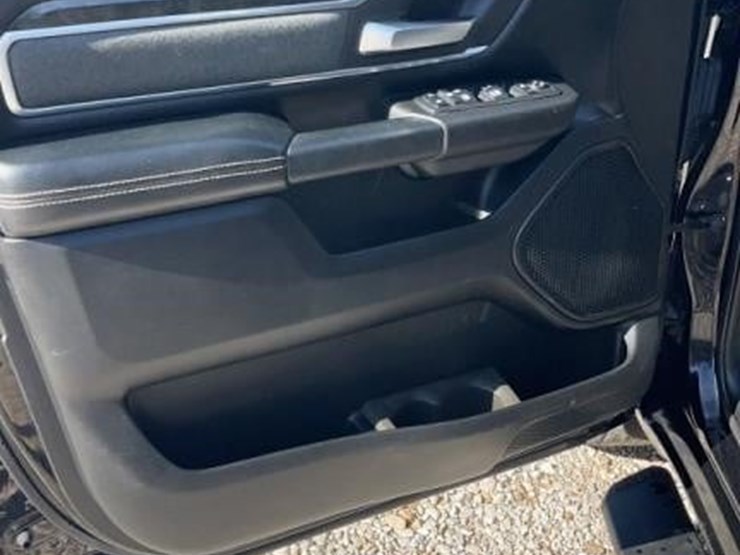 2019-ram-1500-big-horn-image-12